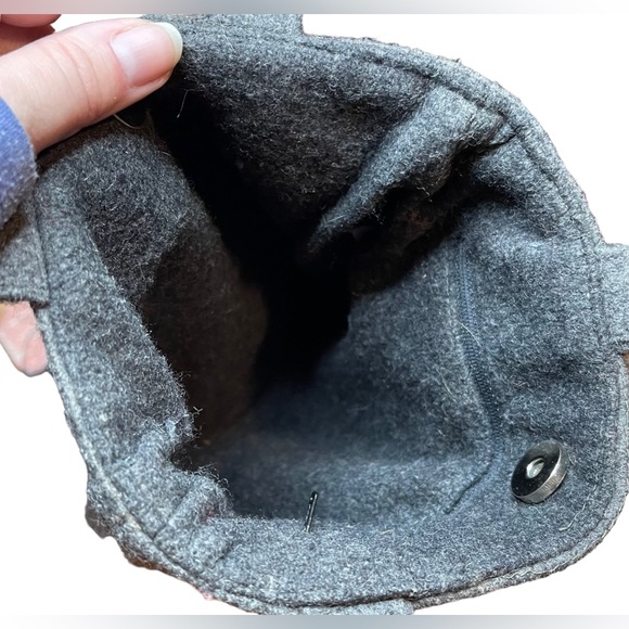 Small Gray Felted Wool Tote W/ Hand Embroidered Grapes 100% Wool 11.25” x 9” - Picture 6 of 7